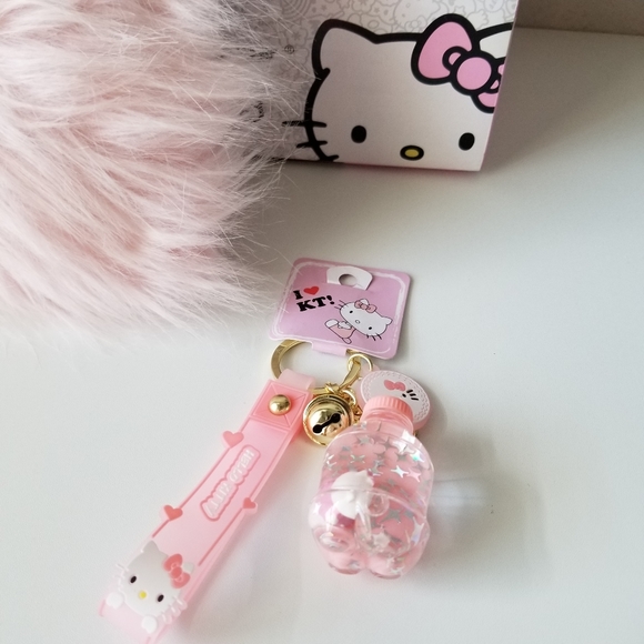 Hello Kitty Key Chain Floating  Oil Liquid Acrylic Bottle Key Chain New - Picture 3 of 10